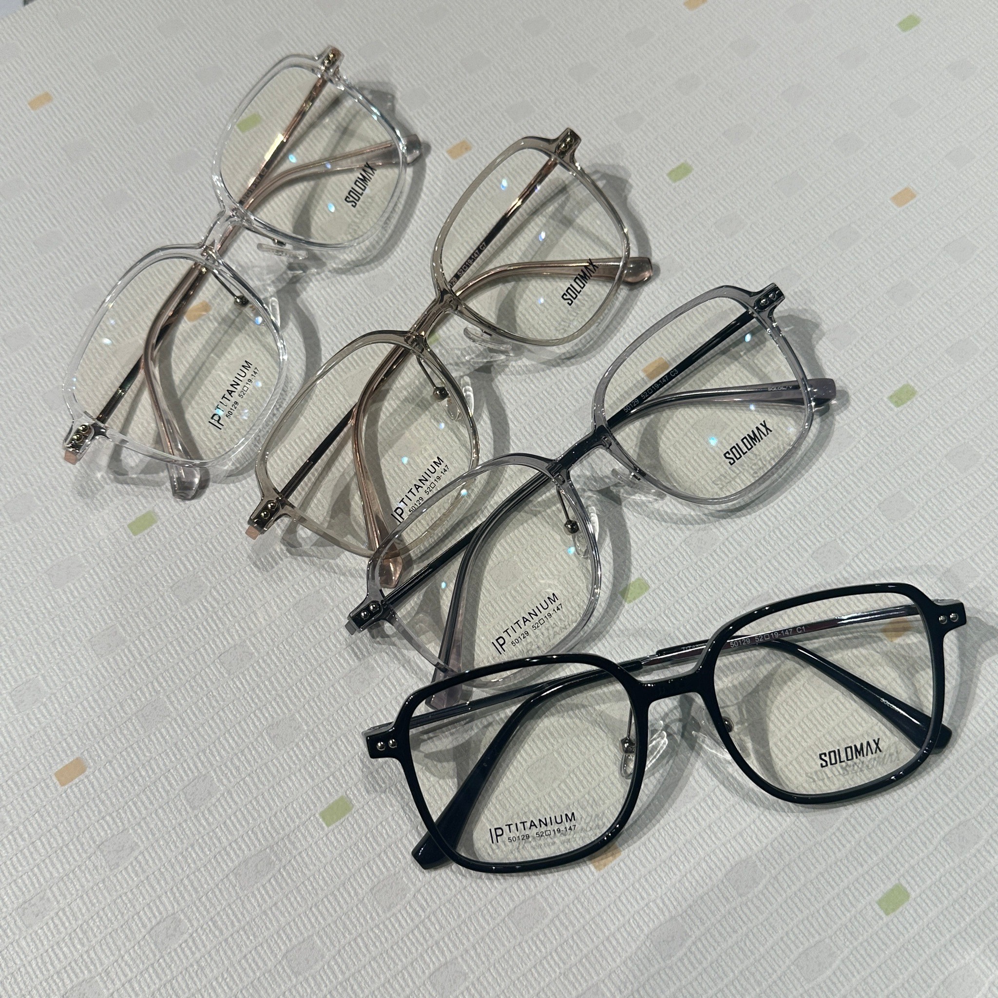 SOLOMAX TITANIUM IP 膠框金屬腳-50129 形象內容